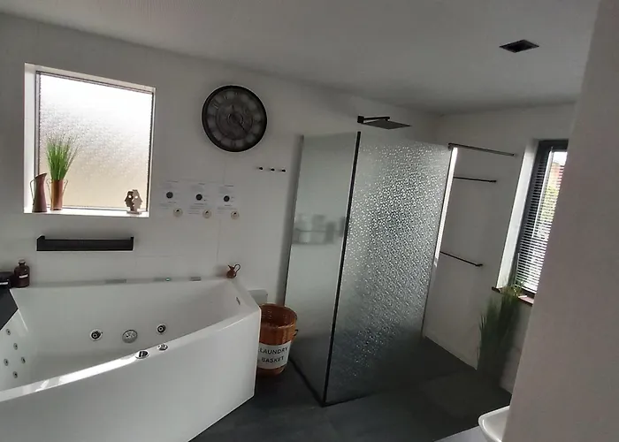 Leons House Apartament *